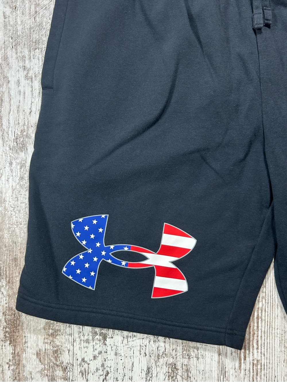 Men’s Under Armour cotton polyester athletic shorts black size XL American flag